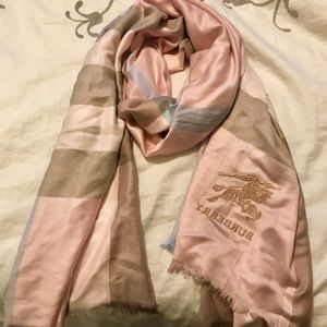 NWOT Authentic Burberry cashmere scarf